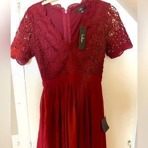 Brand new, never worn, XS Lulus maroon dress - perfect for summer or fall!